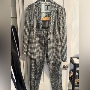 MARCCAIN Patterned suit (blazer and pants)